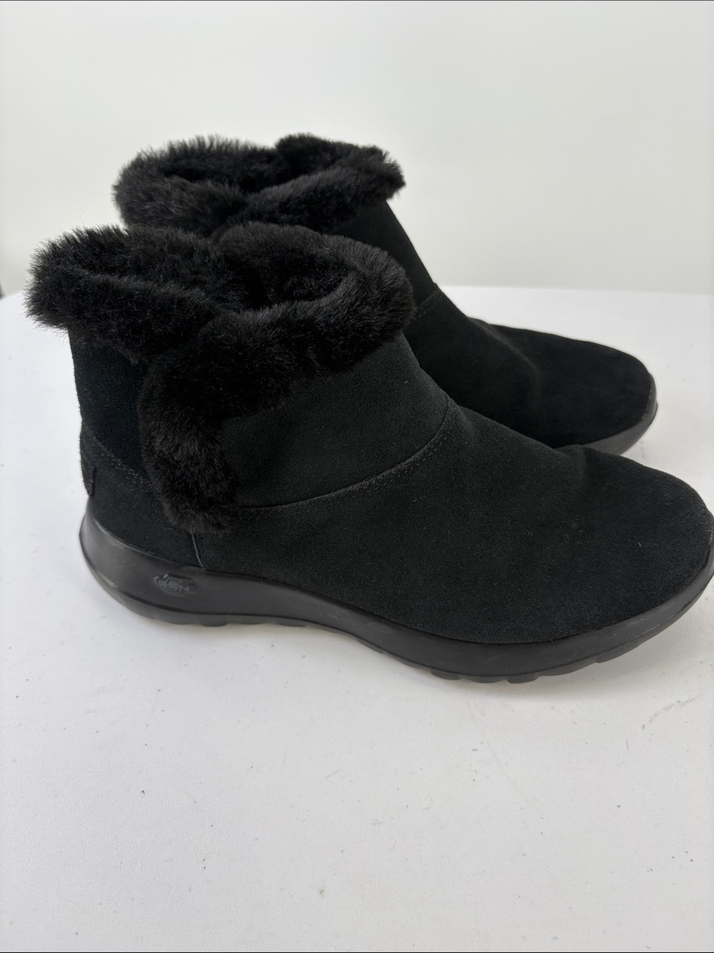 🧊 Skechers suede Faux Fur  Ankle Booties